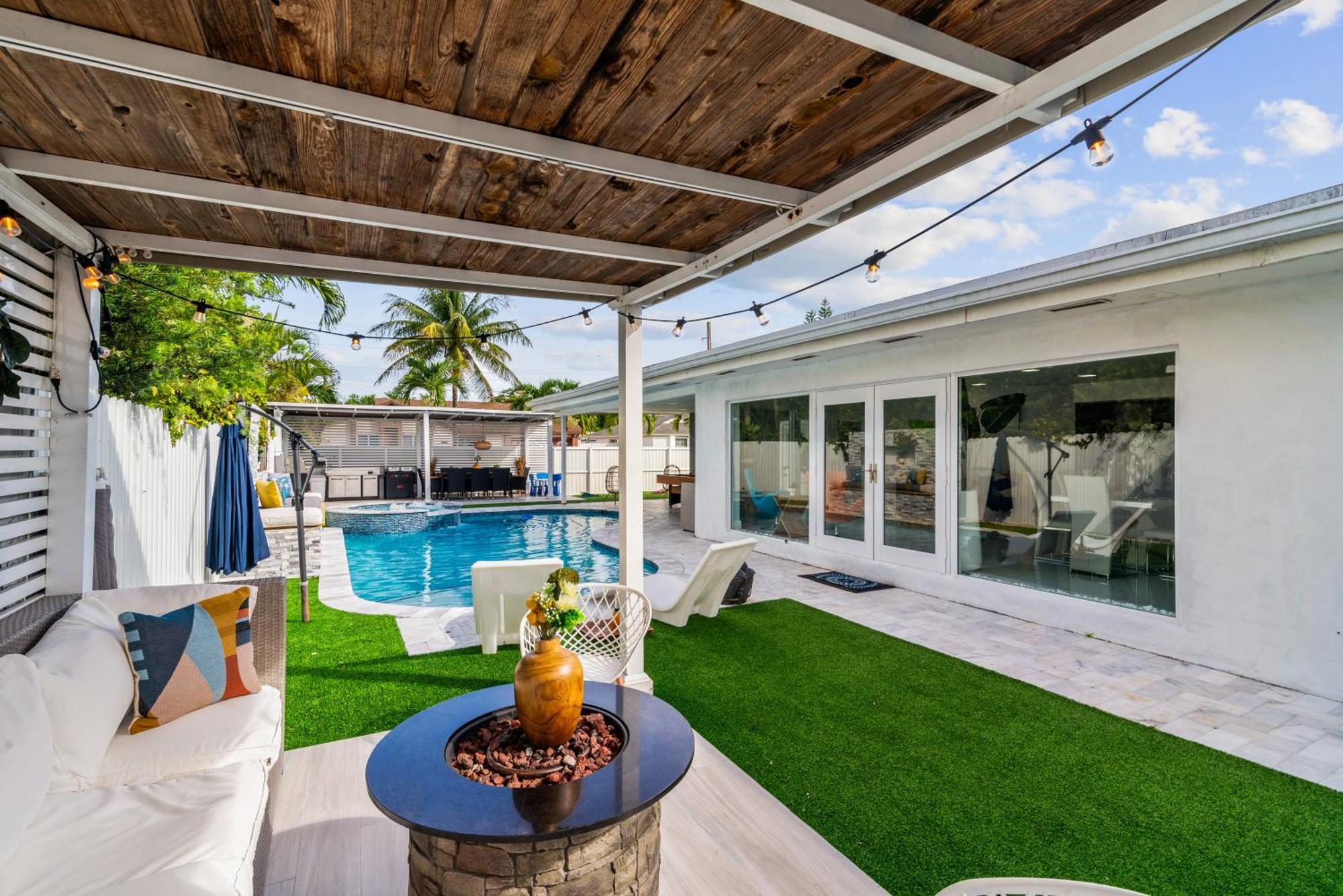 Luxury House W Heated Pool & Jacuzzi Casa de Férias *