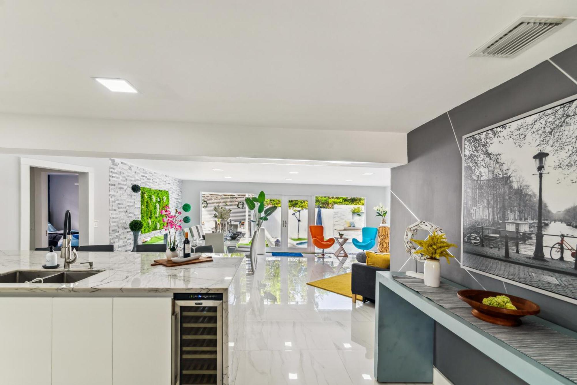 Hébergement de vacances Luxury House W Heated Pool & Jacuzzi *