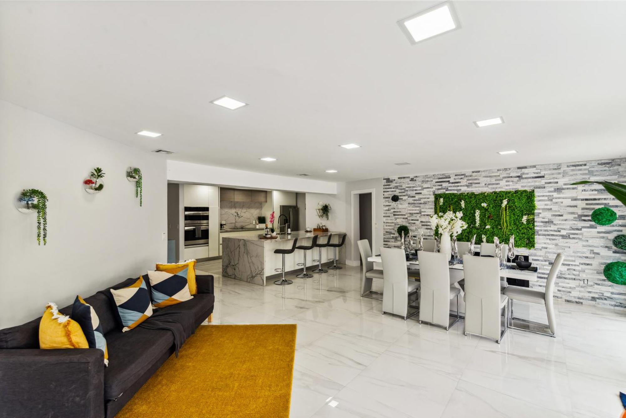 Luxury House W Heated Pool & Jacuzzi