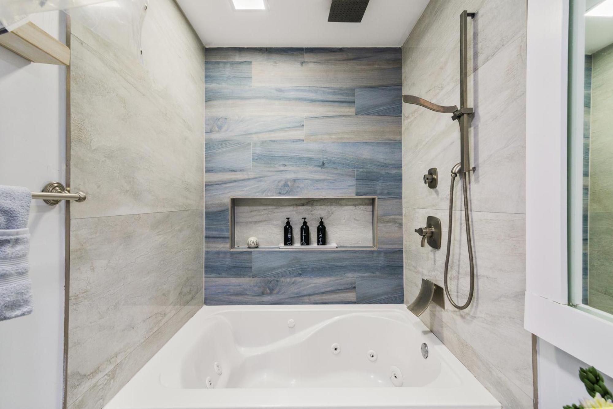 Luxury House W Heated Pool & Jacuzzi Holiday home