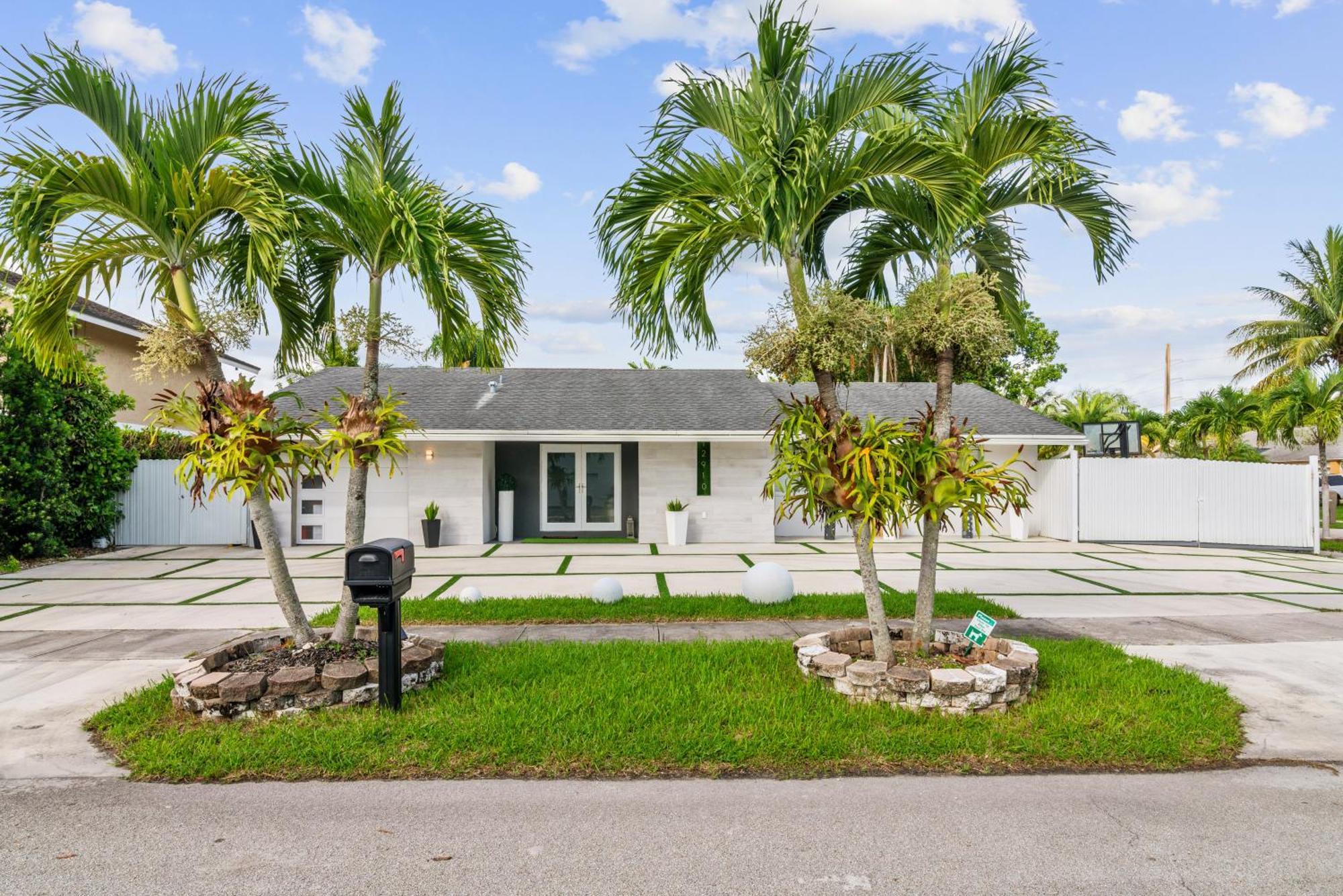Luxury House W Heated Pool & Jacuzzi Miami