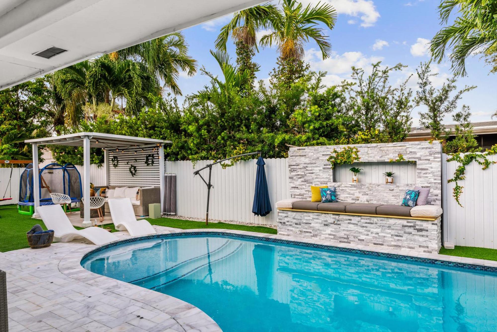 Holiday home Luxury House W Heated Pool & Jacuzzi